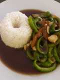 Pollo Salteado con Caigua