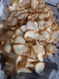 Keripik singkong versi dipasah di atas minyak