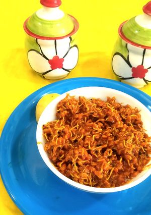 मोड आलेल्या मेथीचे लोणचे (Sprouted Methiche Lonche Recipe In Marathi) रेसिपी चे मुख्य फोटो 