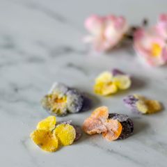 A picture of Candied flowers 💐.