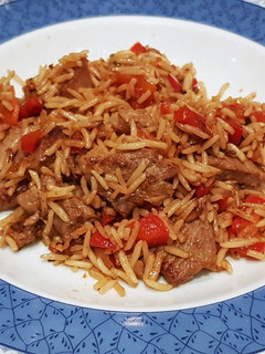 Una foto de Arroz Basmati frito con Ternera, Papaya y variado de Verduras