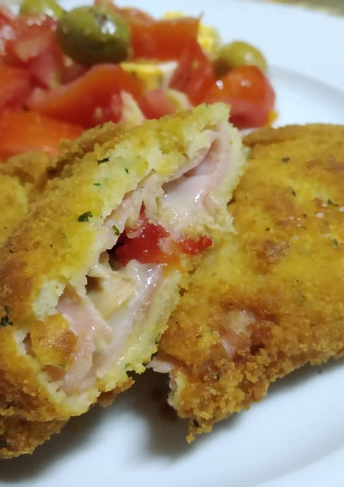 Una foto de San Jacobo de queso atún y pimientos