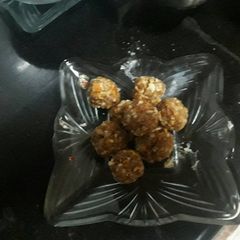 A picture of Healthy & energy laddus.
