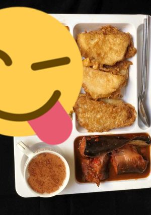 A picture of Fried yam&egg with fish pepper soup.