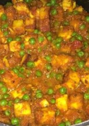 मटर पनीर (matar paneer recipe in Hindi) रेसिपी मुख्य फोटो