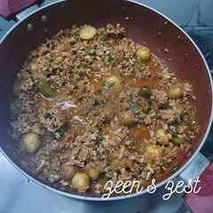 A picture of Lamb Mince with Baby Potatoes.