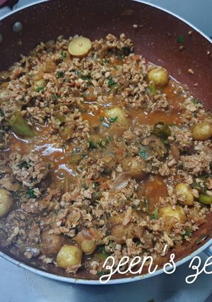 A picture of Lamb Mince with Baby Potatoes.