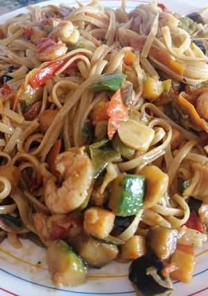 Foto principal de Wok de tallarines con verduras y gambas