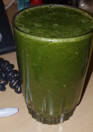 A picture of Green leafy vegetable smoothie.