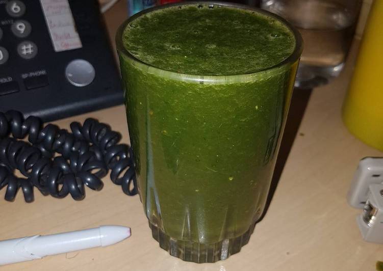 Green leafy vegetable smoothie