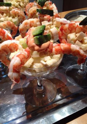 Una foto de Copa de langostinos con ensalada waldorf