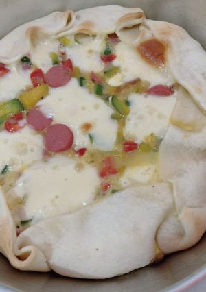 Una foto de Tarta de zapallitos y salchichas
