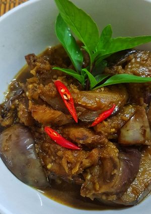 Hình của món Cà tím om riềng.