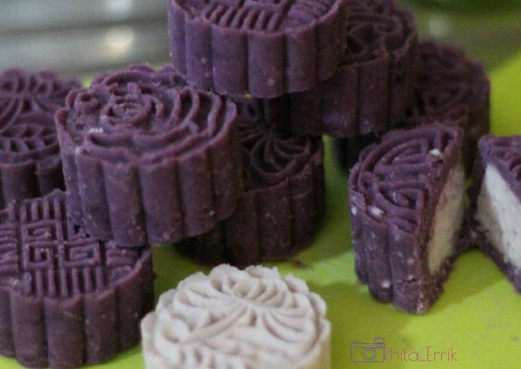 Moon Cake (ubi ungu isi Taro)