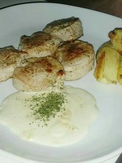 Una foto de Medallones de solomillo con salsa de queso azul