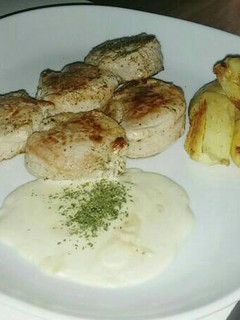 Una foto de Medallones de solomillo con salsa de queso azul