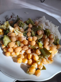 Una foto de Garbanzos con crema de coco