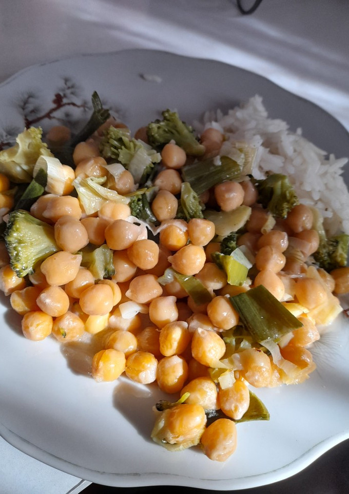 Una foto de Garbanzos con crema de coco