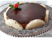 Una foto de flan de piña con soletillas