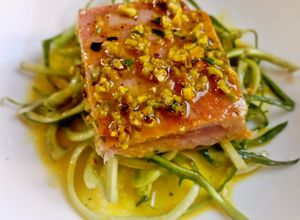 Foto di Tonno con Pistacchio e Puntarelle in Salsa di Alici