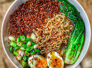 A picture of Crispy chilli beef ramen.