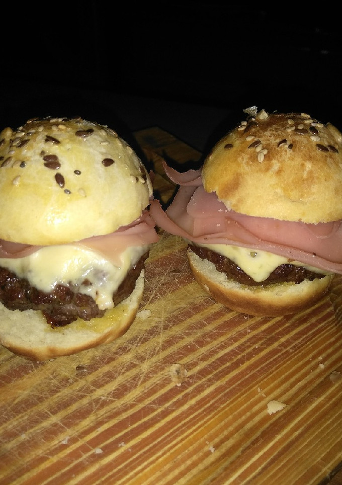 Una foto de Pan de hamburguesa fácil..