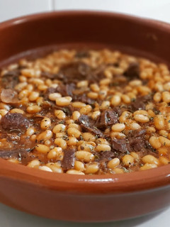 Una foto de Fessolets con ternera estofada y ceps