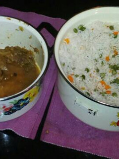 A picture of Rice & chicken meat stew for three.