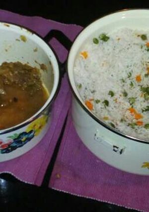 A picture of Rice & chicken meat stew for three.