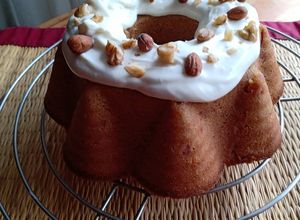 Una foto de Budín de remolacha, harina integral y azúcar rubia con frosting