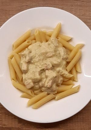 Zdjęcie przepisu Kurczak w sosie brokułowym.