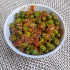 A picture of Hare Matar ki Sabzi.
