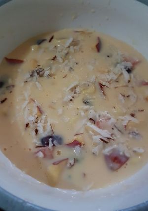 A picture of Custard fruit salad.