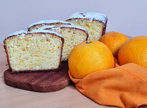 Una foto de Queque de naranja en licuadora 🍊 Bizcocho, bizcochuelo de naranja, de temporada, fácil y matero 🧉