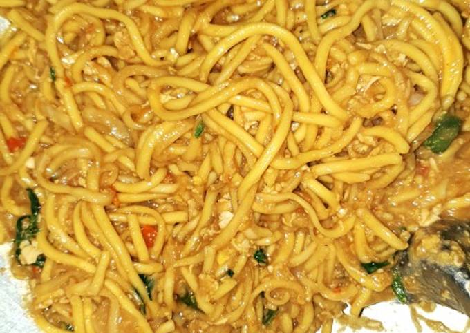 Bagaimana Menyiapkan Mie goreng basah/ nyemak2, Enak Banget