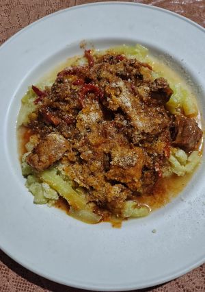 Una foto de Fideos Zucchini con Bondiola en Tuco KETO
