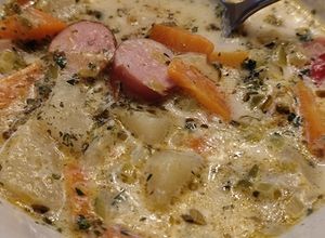 Nagyi bajor virslis krumplilevese plusz húsgombóccal recept fotója