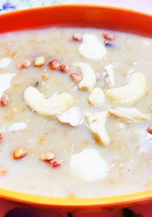 गव्हाची खीर (gavyachi kheer recipe in marathi) रेसिपी चे मुख्य फोटो 