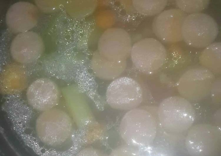 Sayur sop wortel berokoli sosis