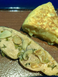Una foto de Pez espada con tortilla de patatas