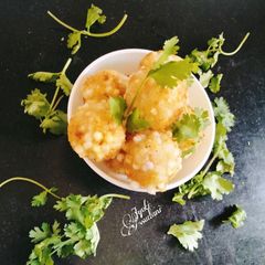 A picture of Crispy sabudana vada.