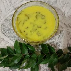 A picture of Bhindi kadhi.