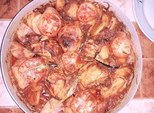 صورة لوصفة طاجين البطاطس بالدجاج المتبل والطماطم 😋💖