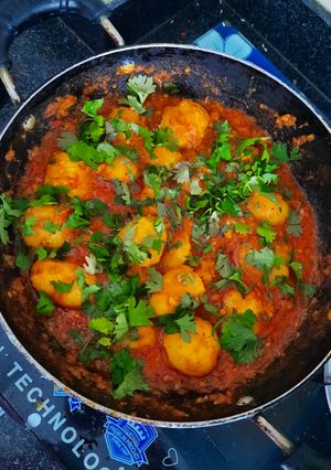 A picture of Dum Aloo subji.