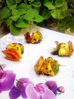 जैन पनीर टिक्का बिना तंदूर के (Jain Paneer Tikka without Tandoor ke recipe in hindi) रेसिपी मुख्य फोटो