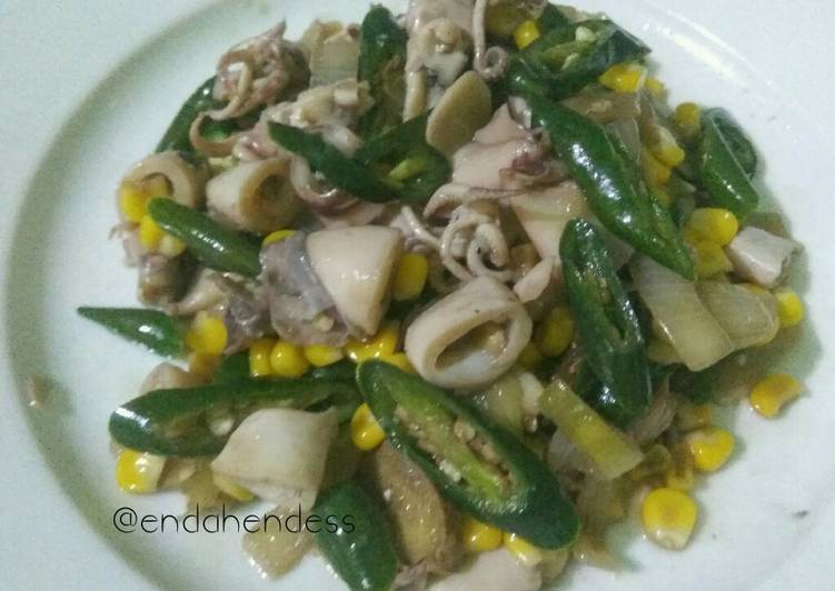 Bagaimana Membuat Cumi asin jagung dan cabe ijo 🌽🌶 yang Menggugah Selera