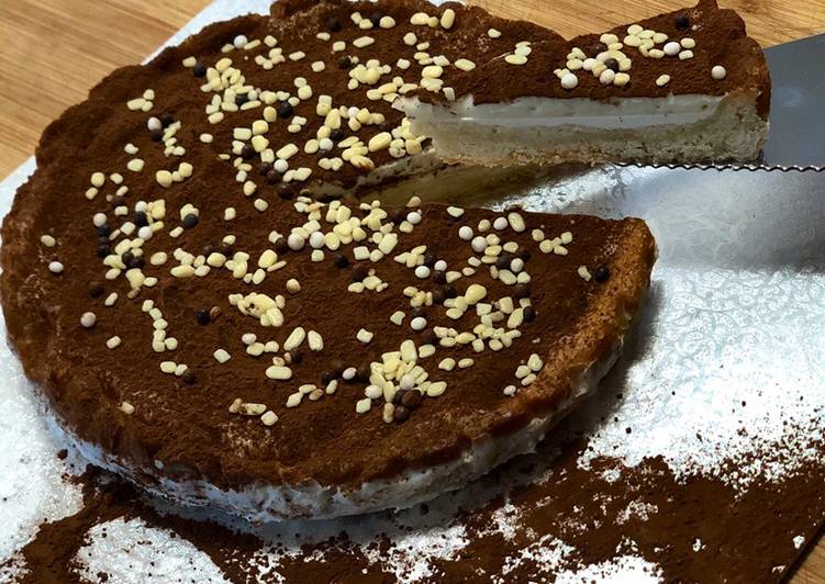 Recetta di Fatto in casa Crostata con panna cotta, crema namelaka al cioccolato bianco e cacao