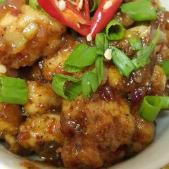 A picture of Chicken in schezwan & black pepper sauce.