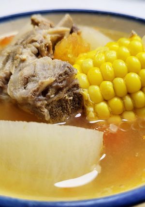 蕃茄蘿蔔玉米排骨湯 的食譜成品照片