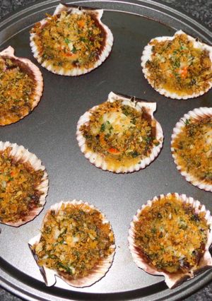 A picture of Scallops with Garlic Butter.